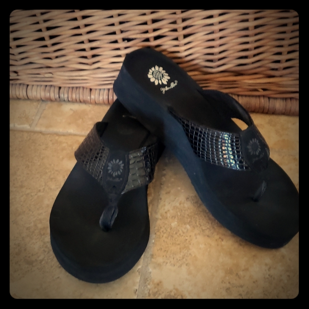 Yellow Box black wedge flip flops